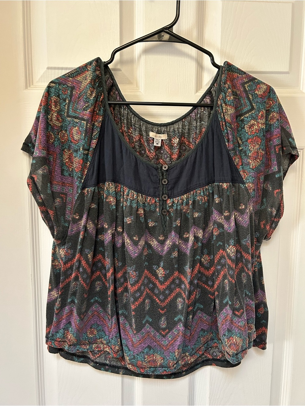 Ecote Multicolor Chevron Short Sleeve Blouse - Black Base